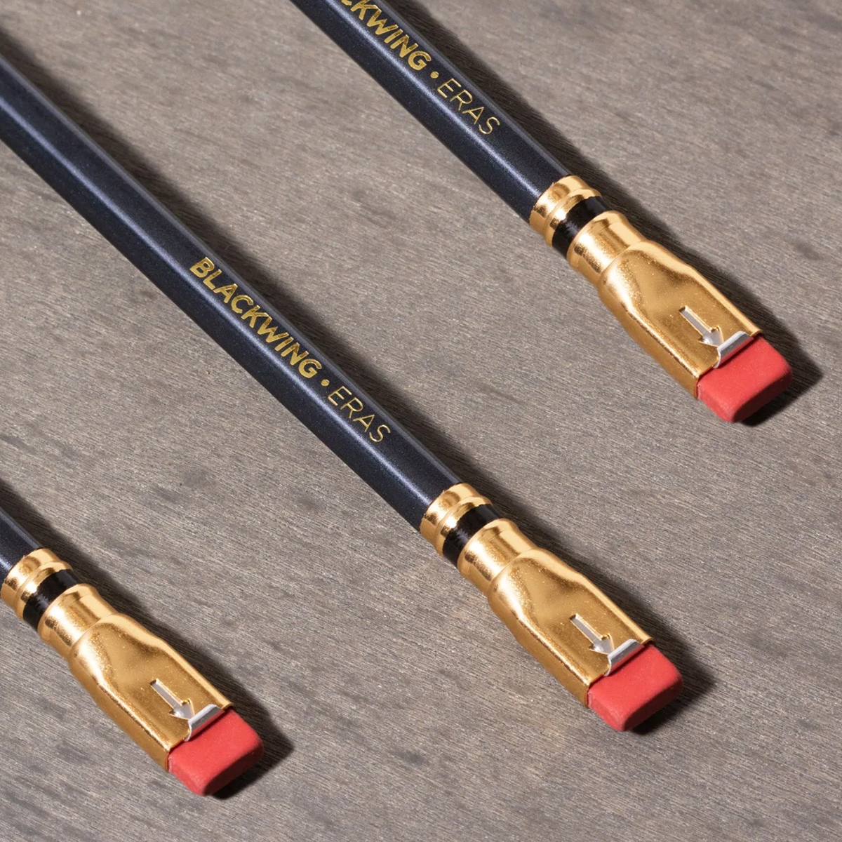 3_Grafita-zimuli-Blackwing-Eras,-extra-firm,-12-gab