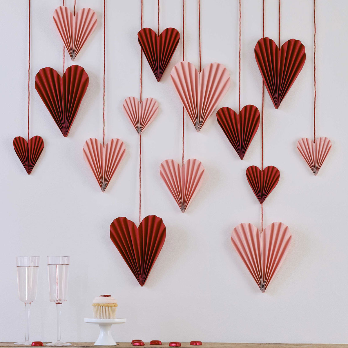 2_Papira-dekoracijas-Red-and-Pink-Paper-Heart,-16-gab