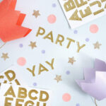 2_Uzlimju-komplekts-Gold-Glitter-Alphabet,-10-loksnes,-Meri-Meri
