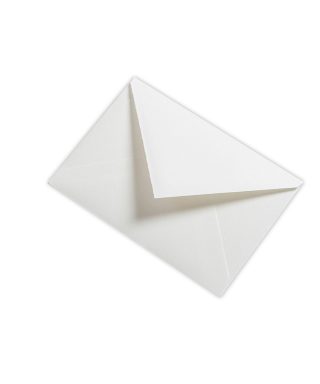 C6 izmēra aploksne Laid paper edge, ar trijstūra veida aizdari