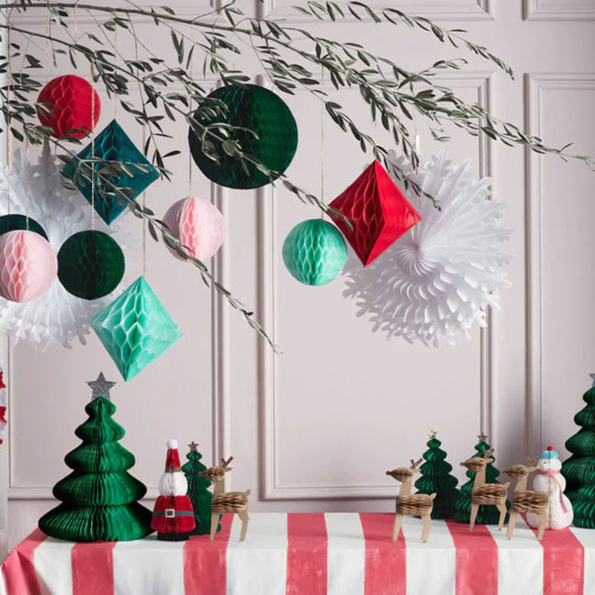 2_Dekoraciju-komplekts-Christmas-Honeycomb-Decoration-Kit,-Meri-Meri