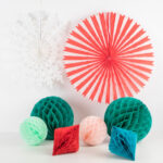 3_Dekoraciju-komplekts-Christmas-Honeycomb-Decoration-Kit,-Meri-Meri