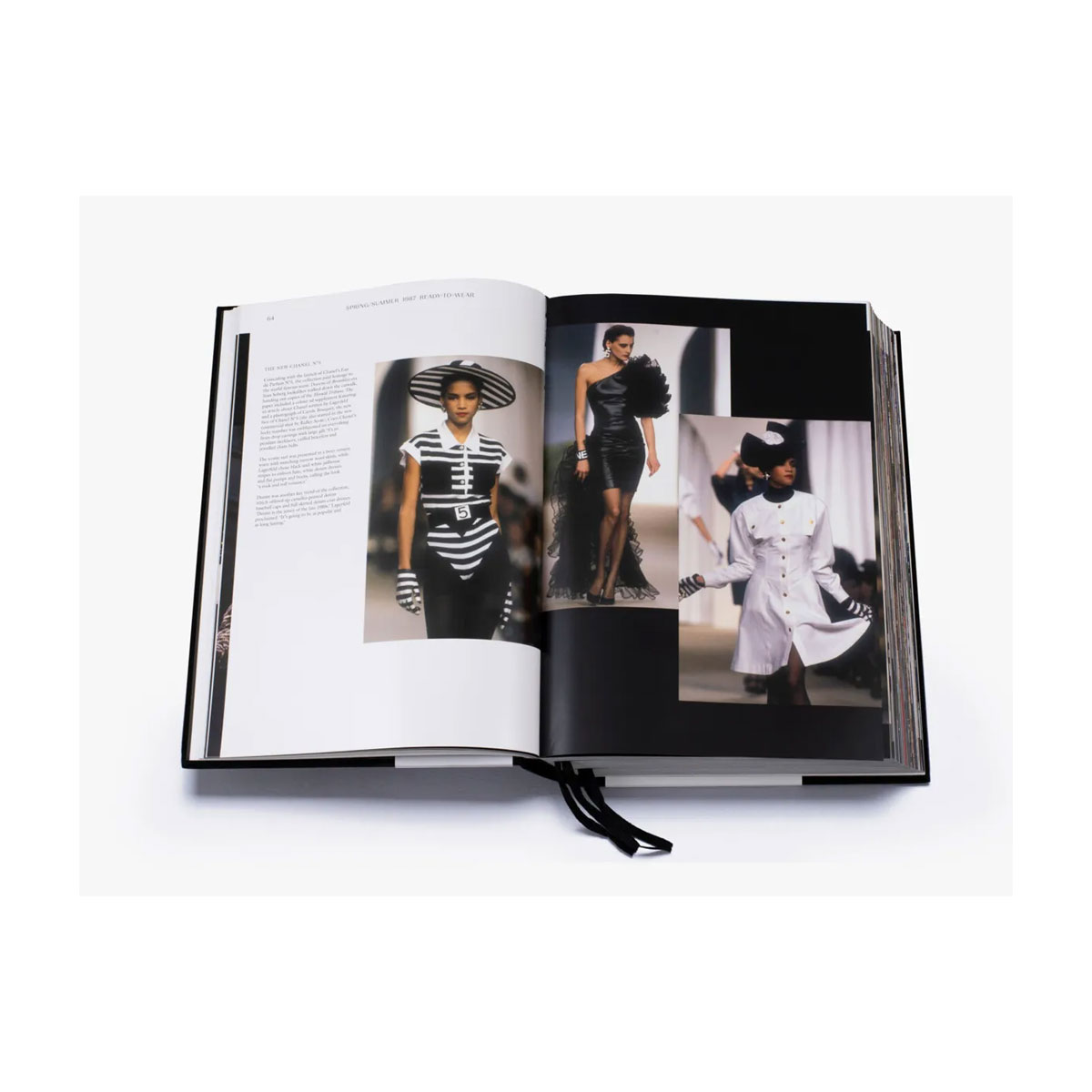 2_Gramata-Chanel-Catwalk_The-Complete-Collections