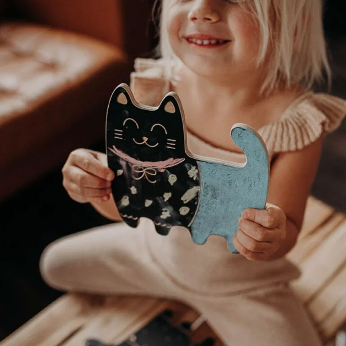 2_Koka-rotallieta-Black-Cat,-zimezanai-ar-kritu