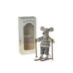 2_Miksta-rotallieta-Winter-mouse-with-ski-set,-Dad,-Maileg