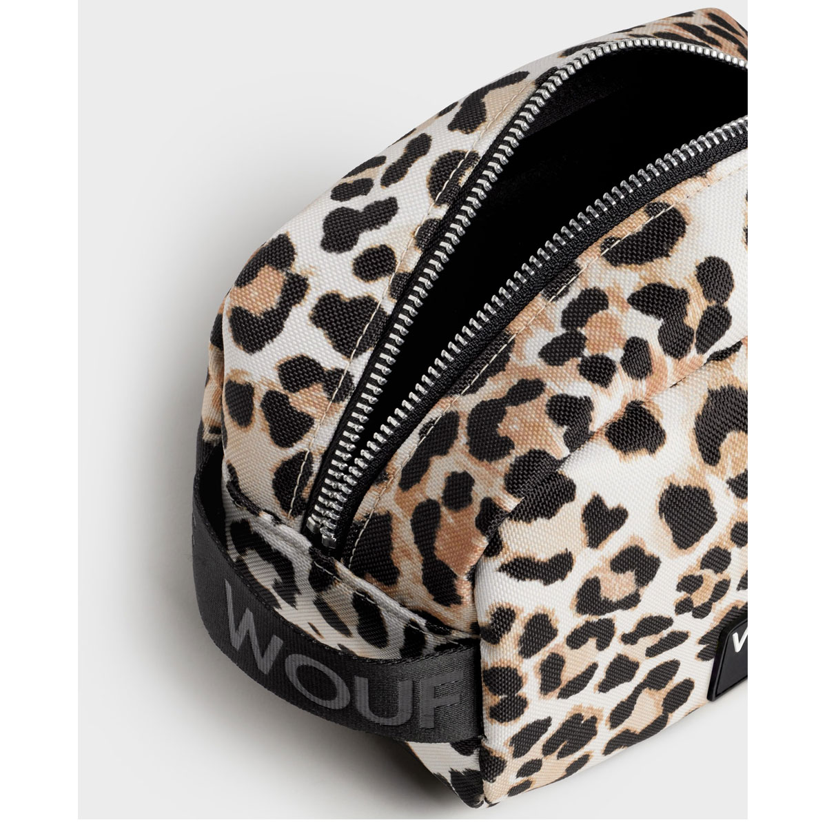 2_Penalis-Cleo-Toiletry-Bag,-Wouf