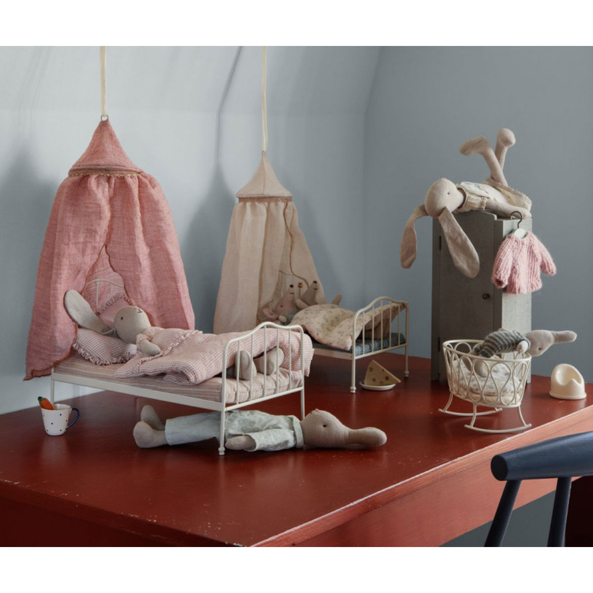 3_Gulta-BIgger-Mouse-Bed,-Mouse-–-Off-white,-Maileg