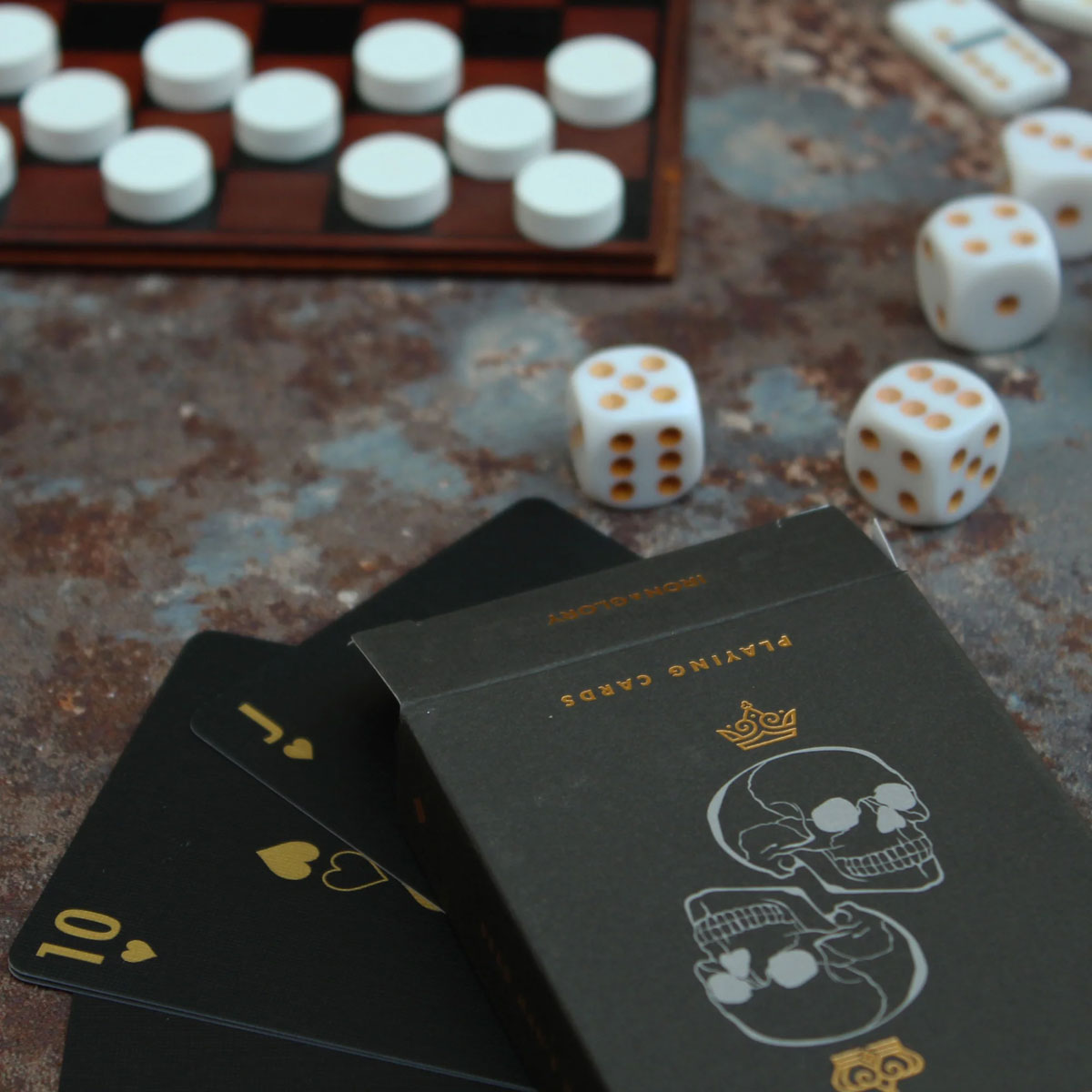 3_Speles-Games-Night,-Wooden-Box