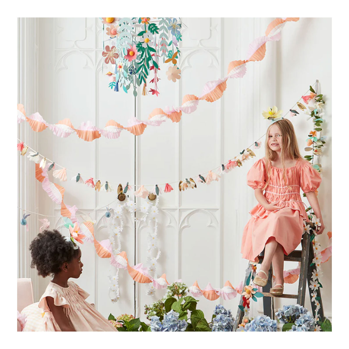 2_Papira-virtene-Peach-Pink-Stitched-Streamer,-3-m,-Meri-Meri