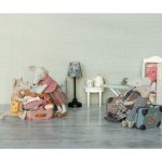 2_Rotalu-apgerbs-koferi-Knitted-dress-and-bag,-Mouse,-Maileg