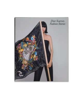 Grāmata Dior Scarves