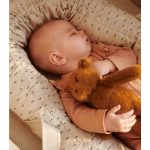 2_Miksta-rotallieta-Binnie-Bear-Small,-Golden-Caramel,-Liewood