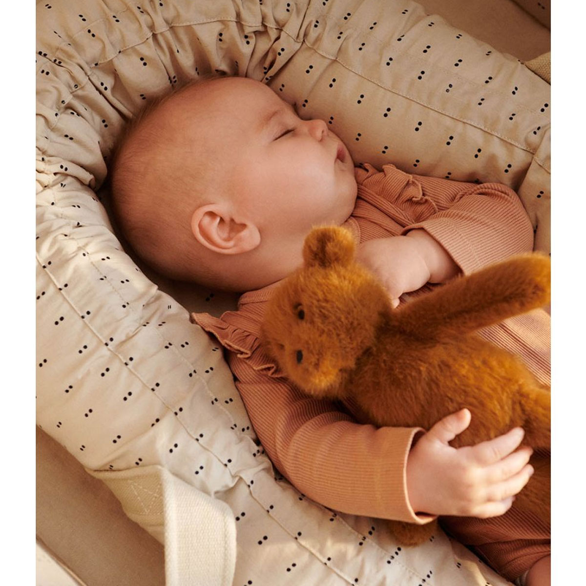 2_Miksta-rotallieta-Binnie-Bear-Small,-Golden-Caramel,-Liewood