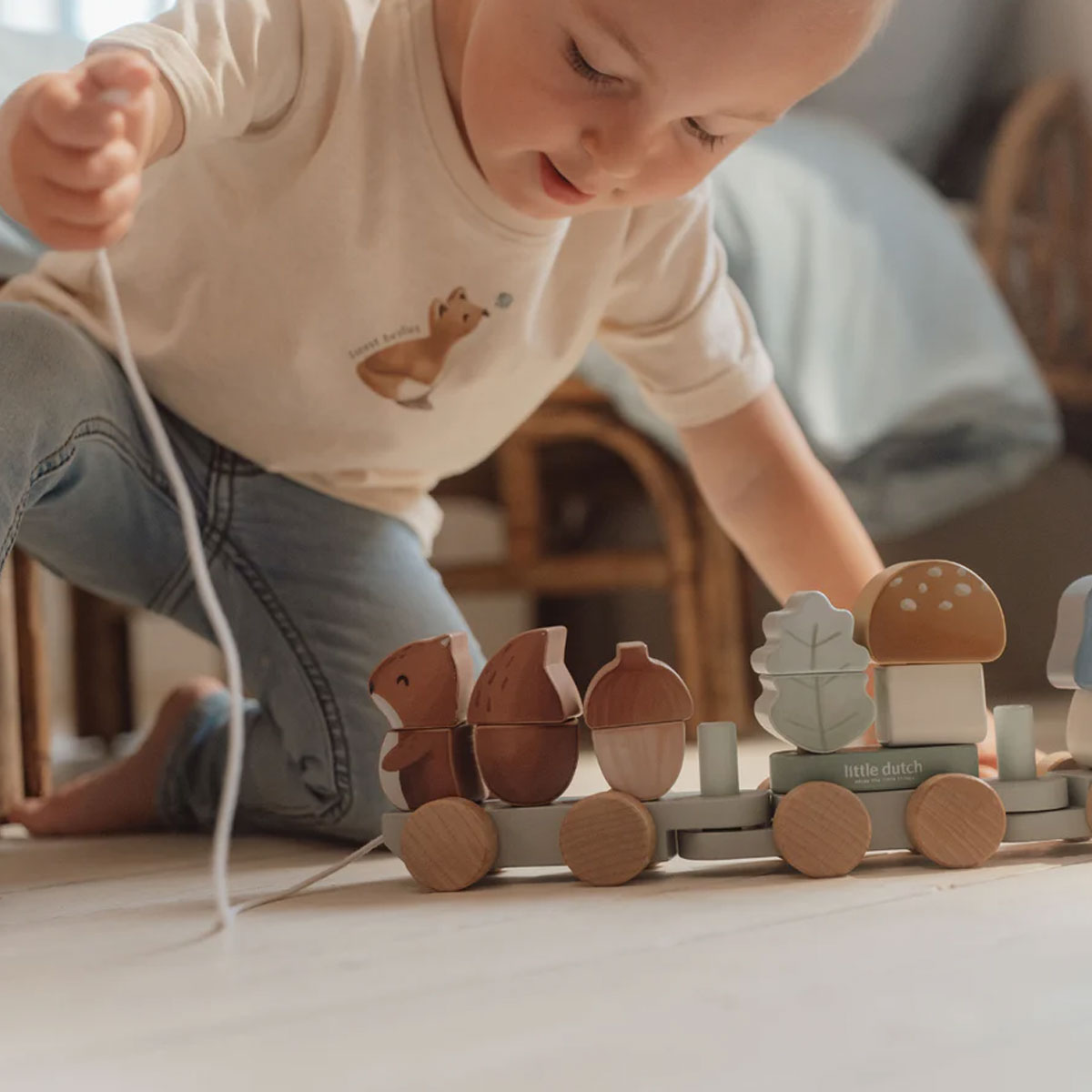 3_Koka-rotallieta-Forest-Friends,-Stacking-train,-Little-Dutch
