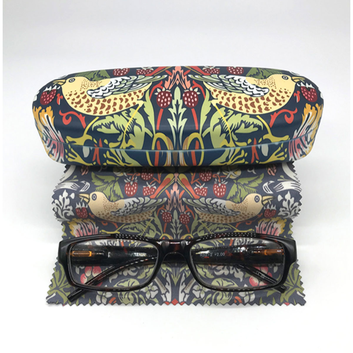 2_Brillu-lecu-lupatina-Strawberry-Thief,-William-Morris