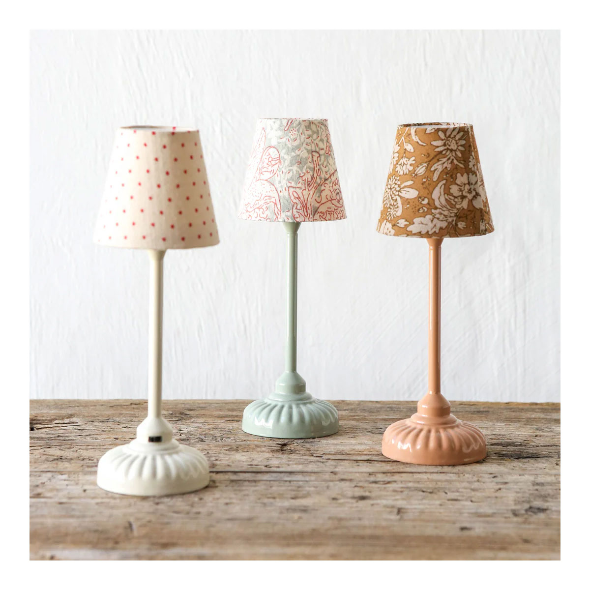 2_Rotalu-gridas-lampa-Vintage-floor-lamp,-Sand,-Maileg