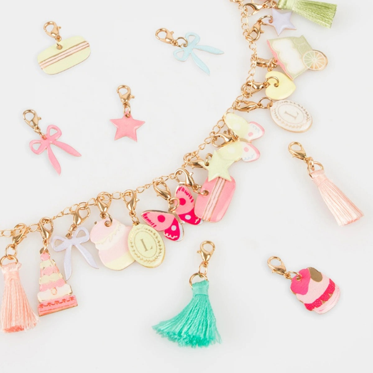 6_Adventes-kalendars-Ladurée-Charm-Bracelet,-Meri-Meri