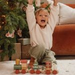 2_Koka-rotallieta-Stacking-train,-Christmas,-Little-Dutch