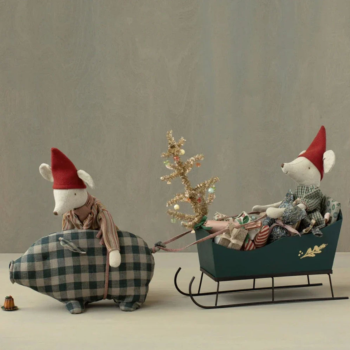 2_Rotalu-eglite-Christmas-tree,-Gold,-Maileg