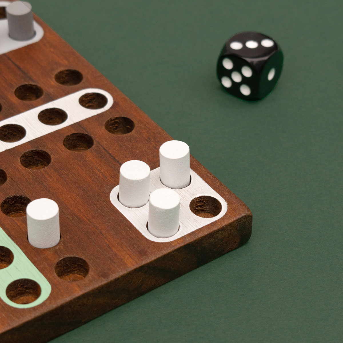 5_Spele-Ludo,-Iron-&-Glory