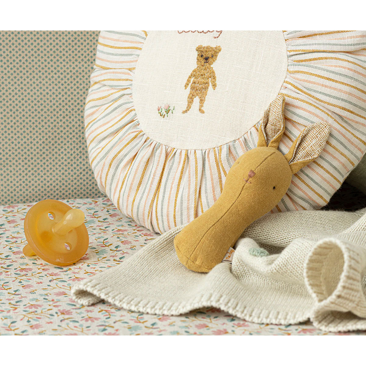 2_Grabulis-Lullaby-friends,-Bunny,-Dusty-Yellow,-Maileg