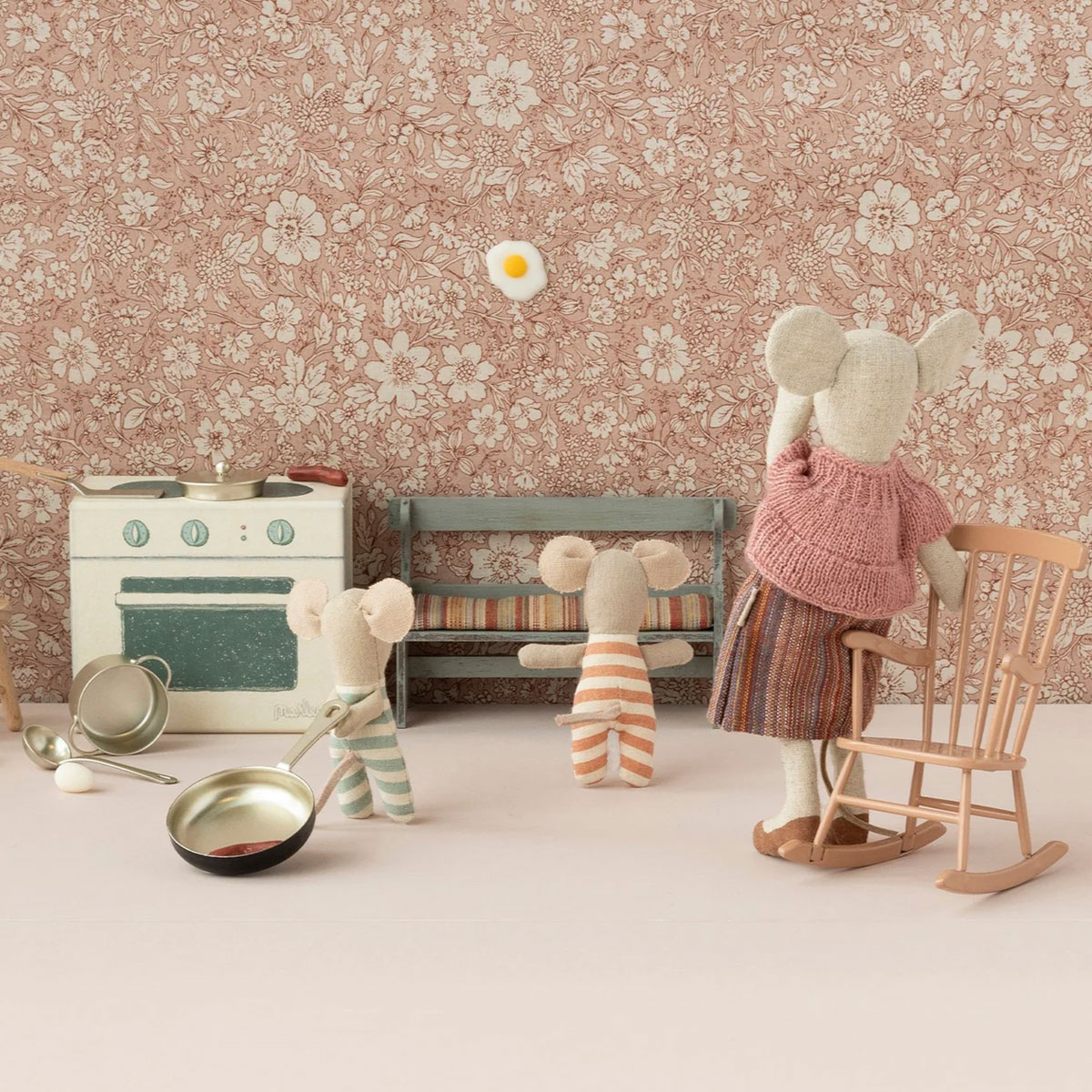 2_Rotalu-supulkresls-Rocking-Chair,-Bunny_Rabbit,-Maileg