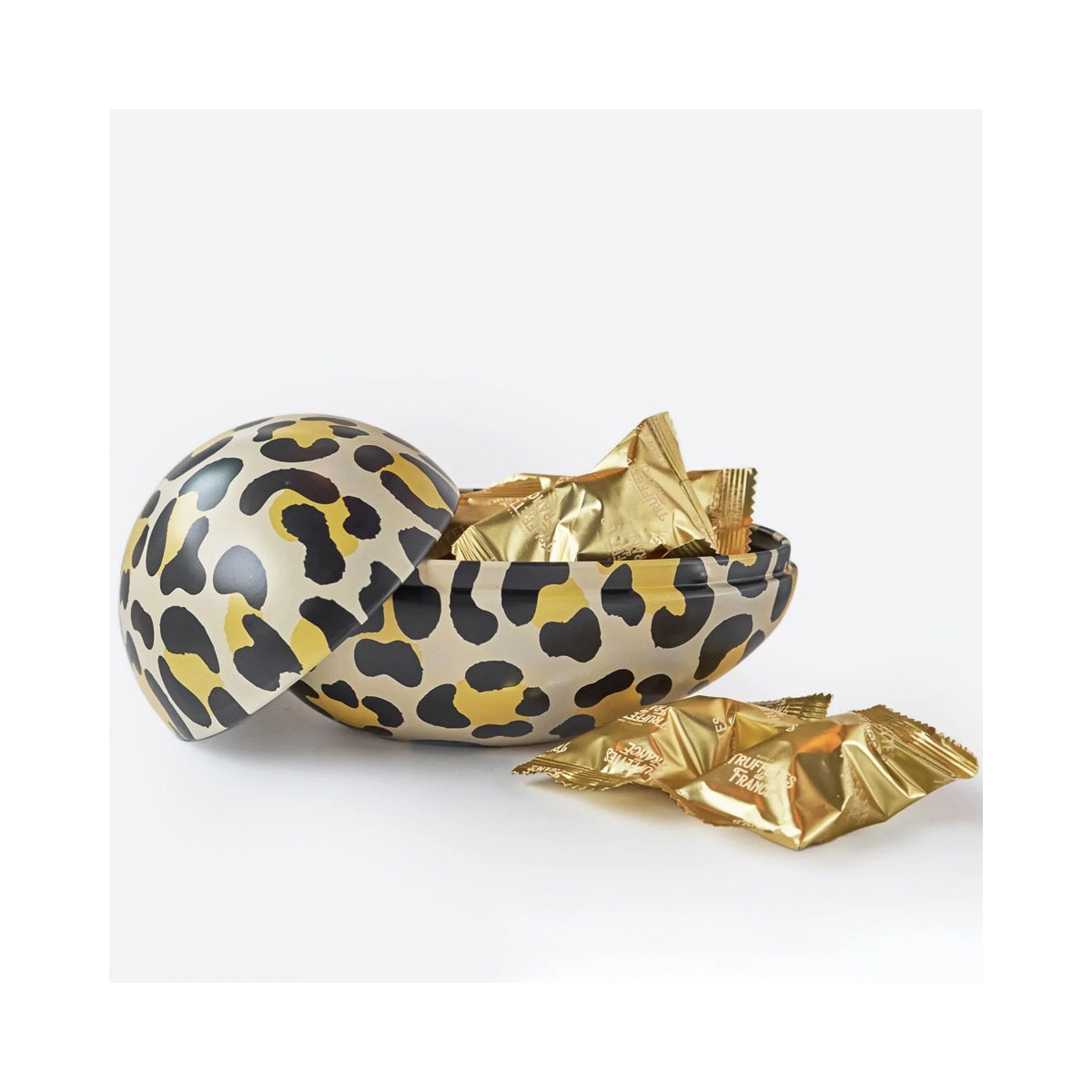 2_Metala-ola-ar-sokolades-konfektem,-Jaguar