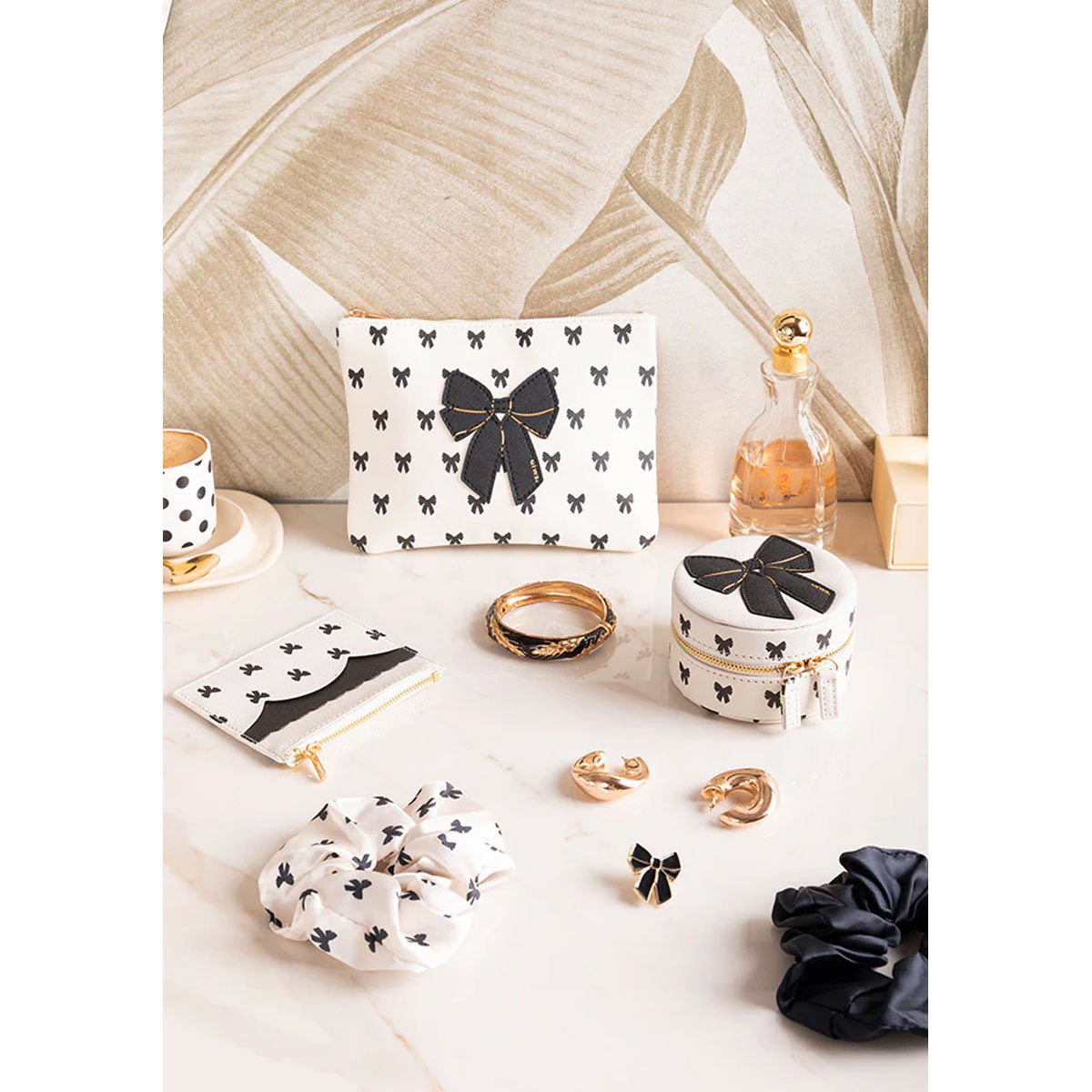 3_Maks-Wallet,-Black-Bow