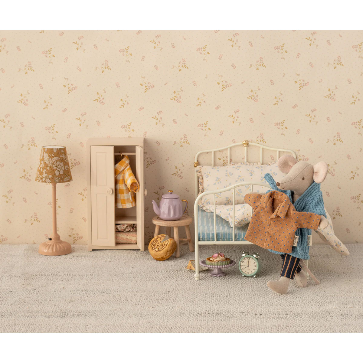 3_Rotalu-apgerbs-pelei-Shirt-and-striped-pants,-Dad-mouse,-Maileg