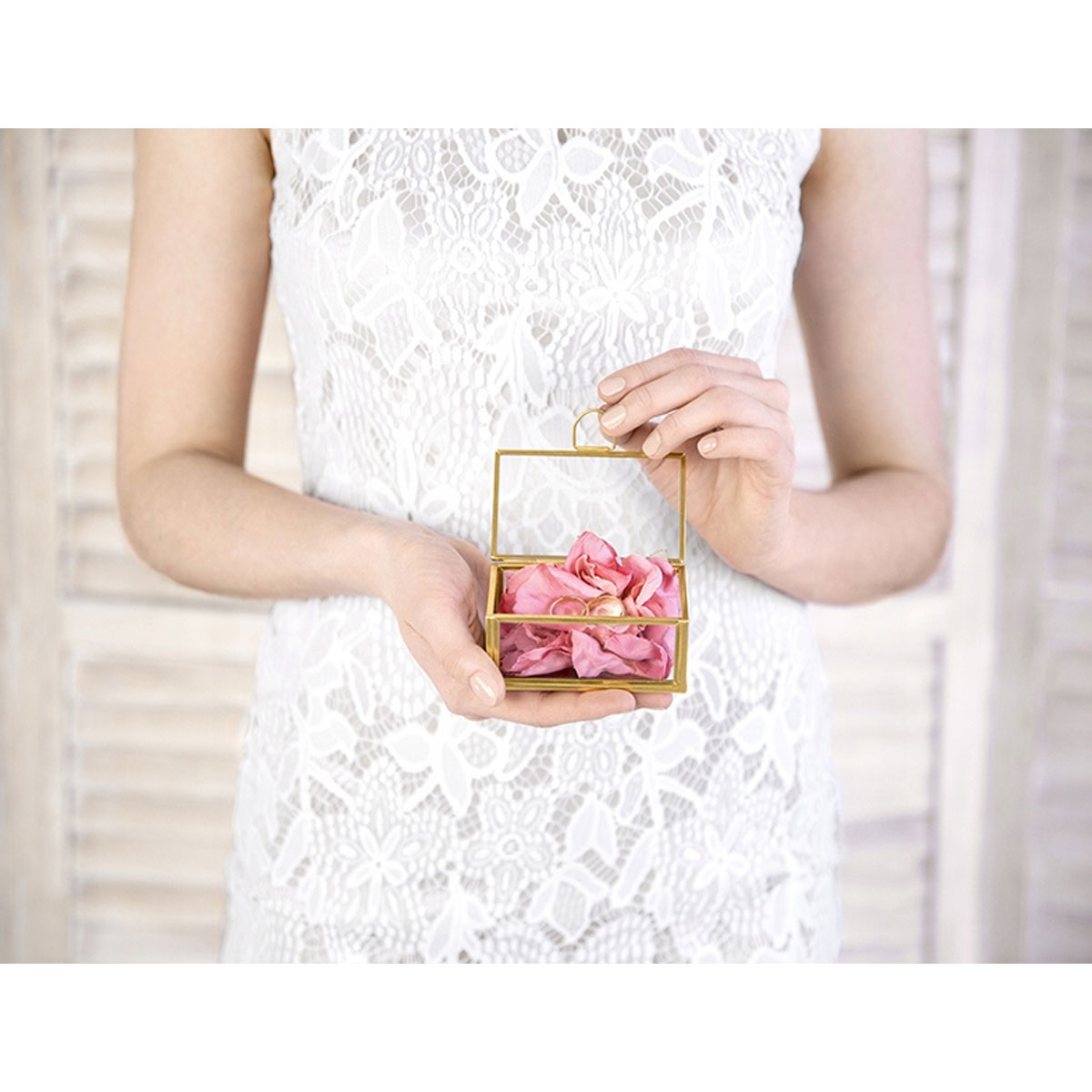 2_Stikla-kaste-Glass-box,-gold