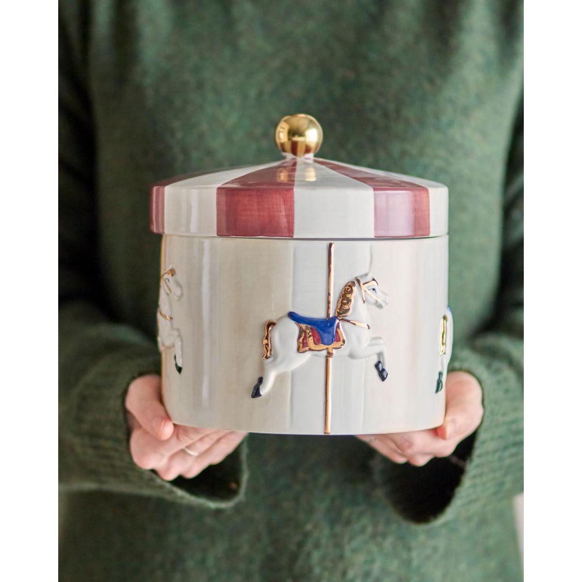2_Trauks-Merry-go-round-Jar,-Red,-stoneware,-ar-vāku,-Bloomingville
