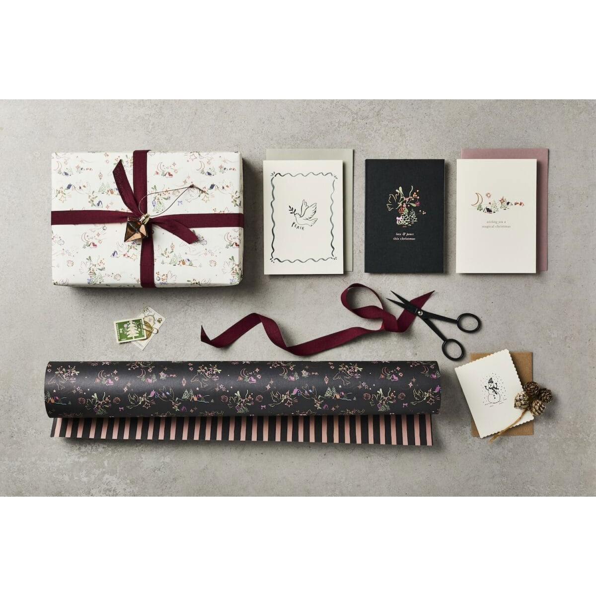 2_Davanu-iesainojamais-papirs-Christmas,-Dark,-loksne