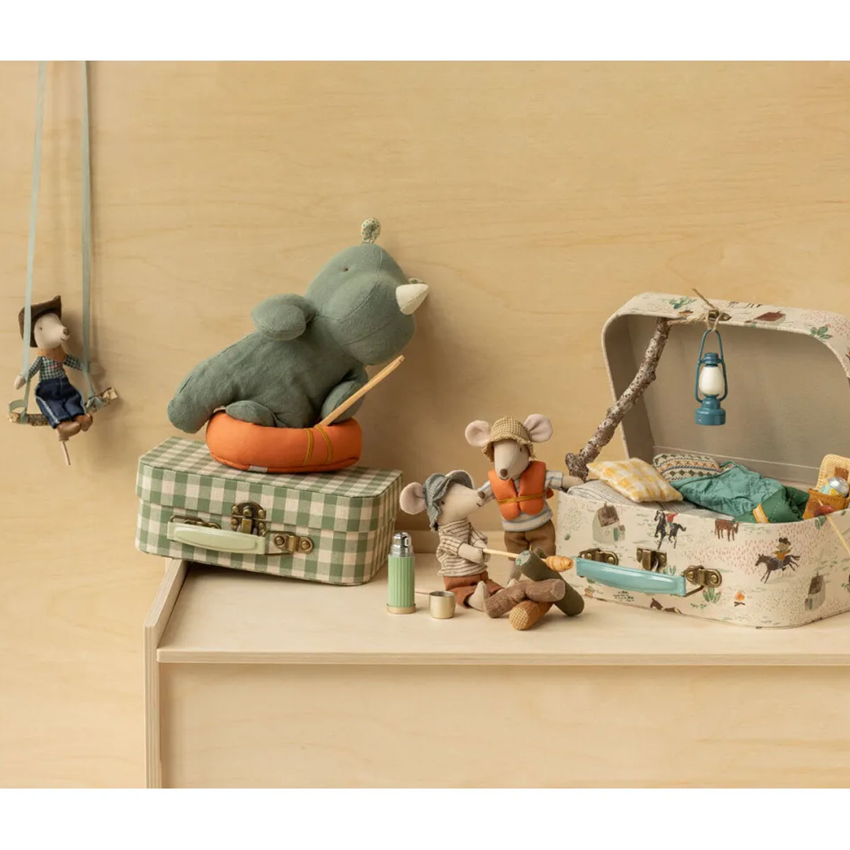 2_Miksta-rotallieta-Lielais-pelu-bralis,-Hiker-mouse,-Thin-Stripes,-Maileg