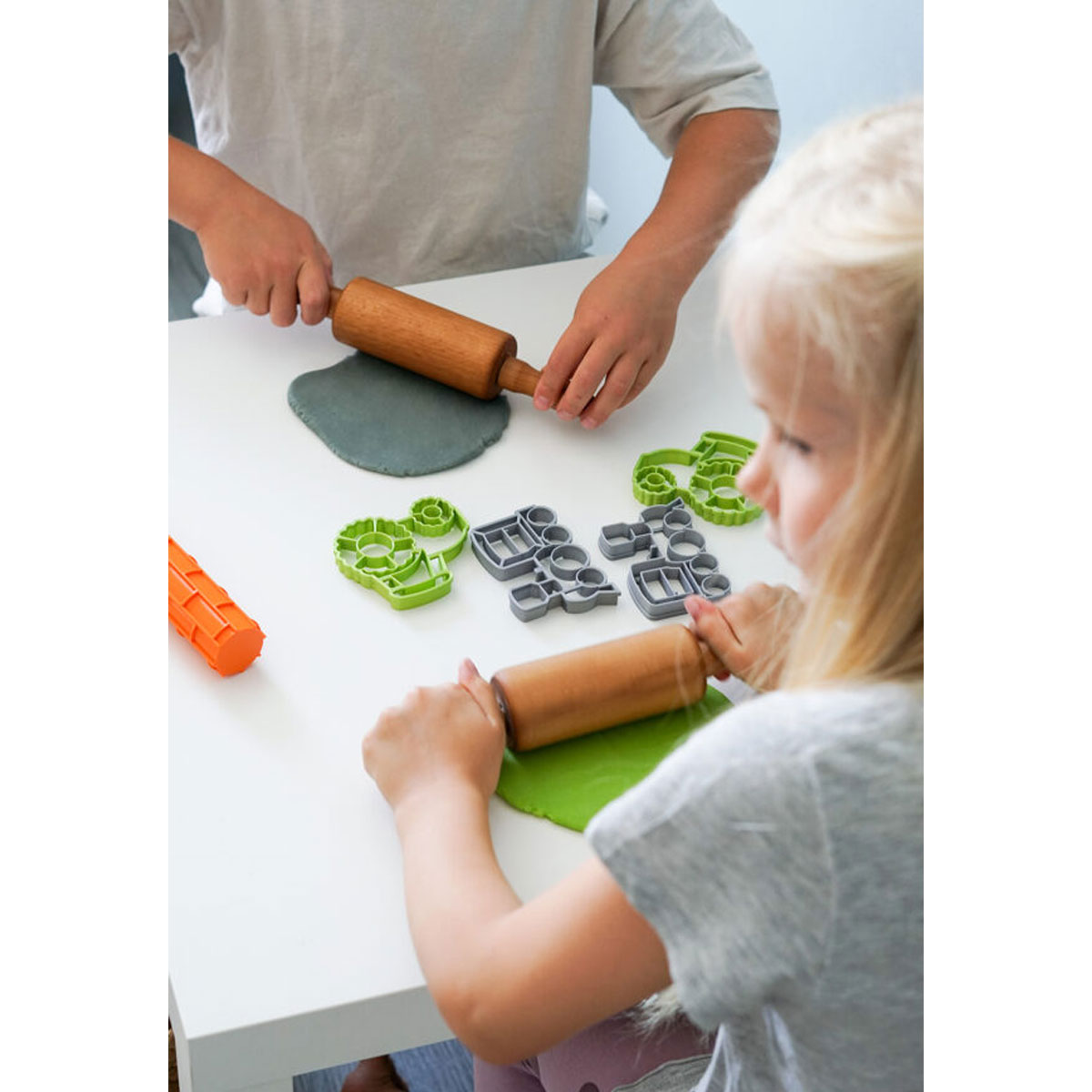 2_Plastilina-komplekts-Lielie-braucamie,-Mici