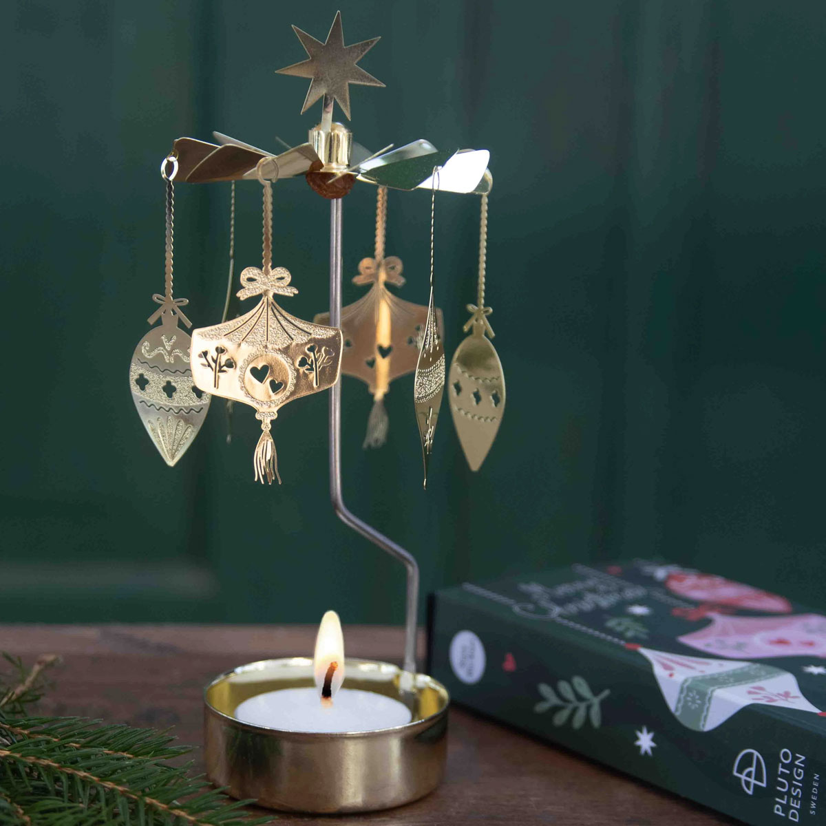 2_Svecturis-Gold-Ornaments,-small