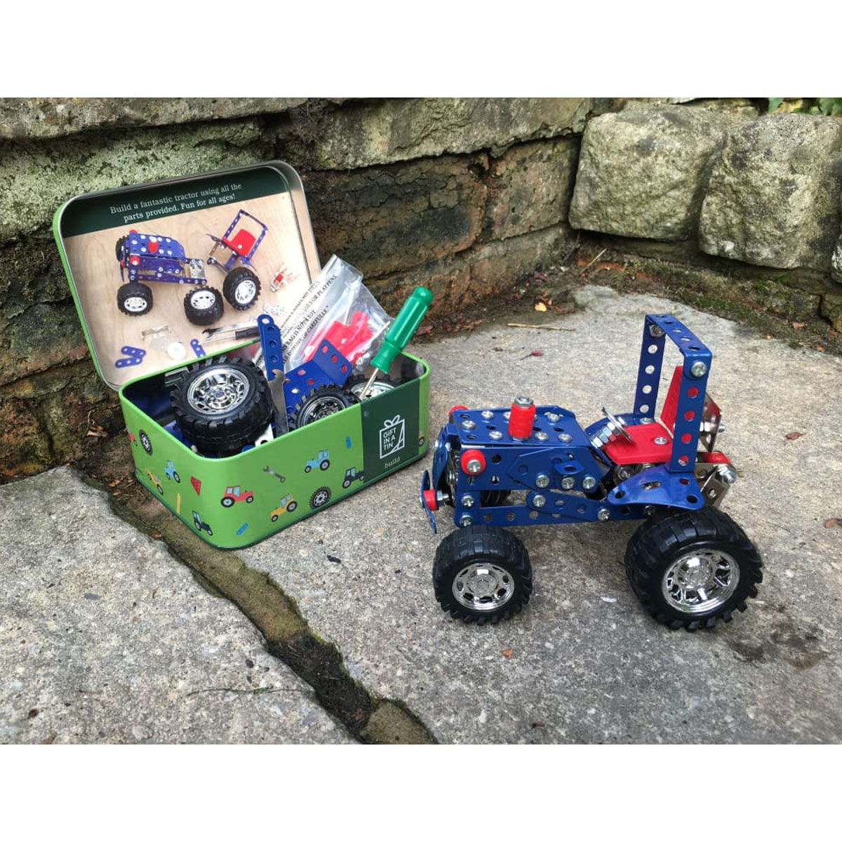 3_Konstruktors-Gift-In-A-Tin,-Tractor