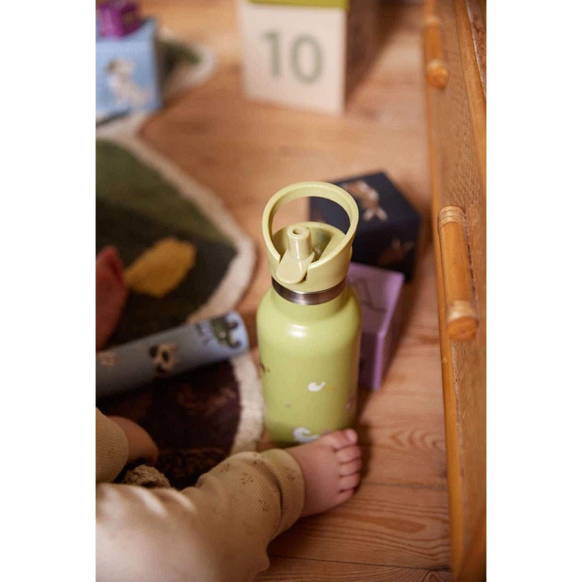 3_Udens-pudele-Magic-Farm,-Filibabba