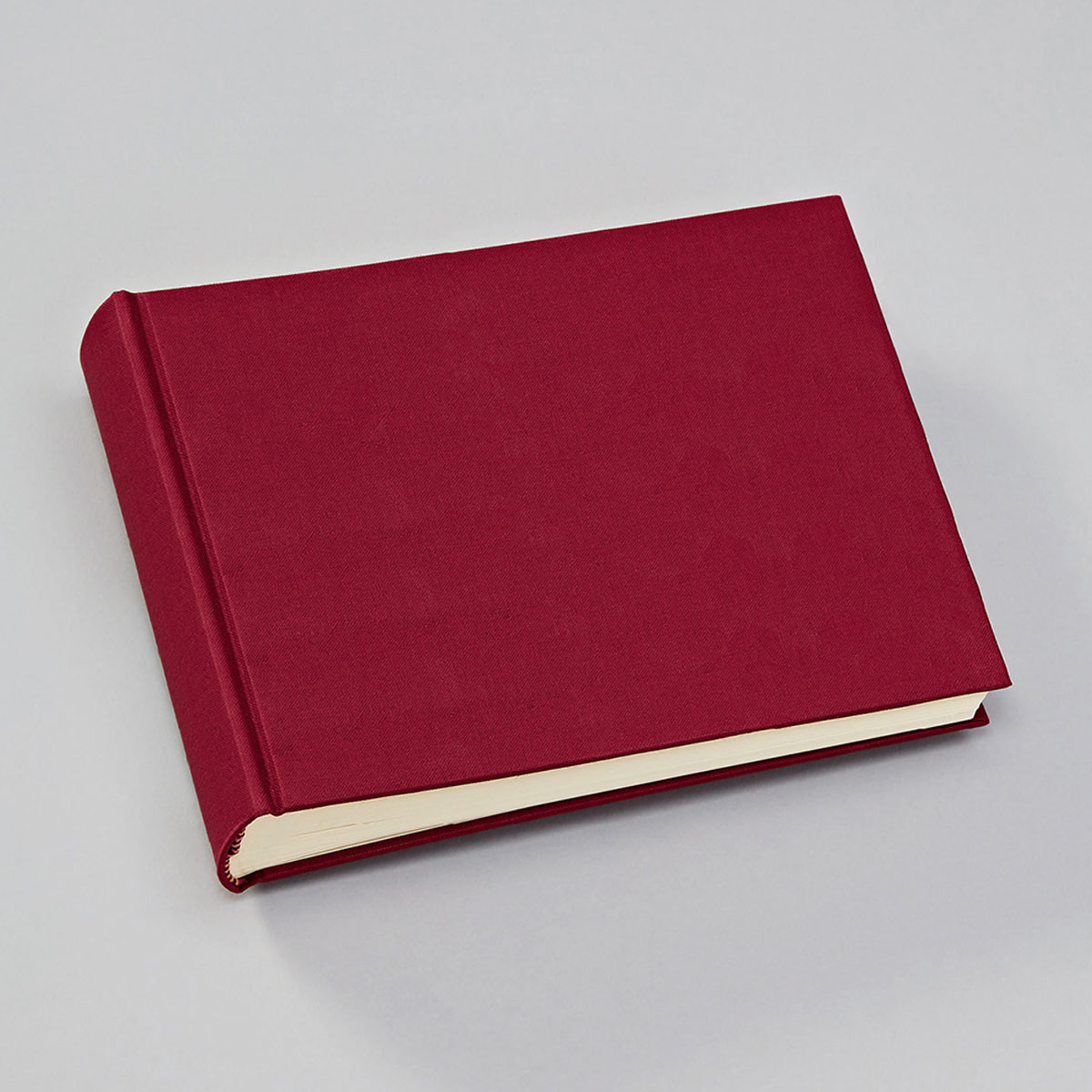 2_Fotoalbums-Classic-Small,-burgundy,-krēmkrāsas-lapas,-Semikolon