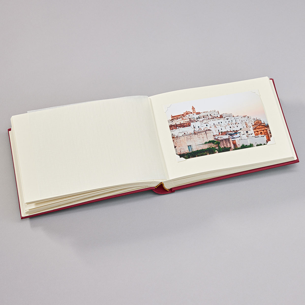 3_Fotoalbums-Classic-Small,-burgundy,-krēmkrāsas-lapas,-Semikolon - kopija