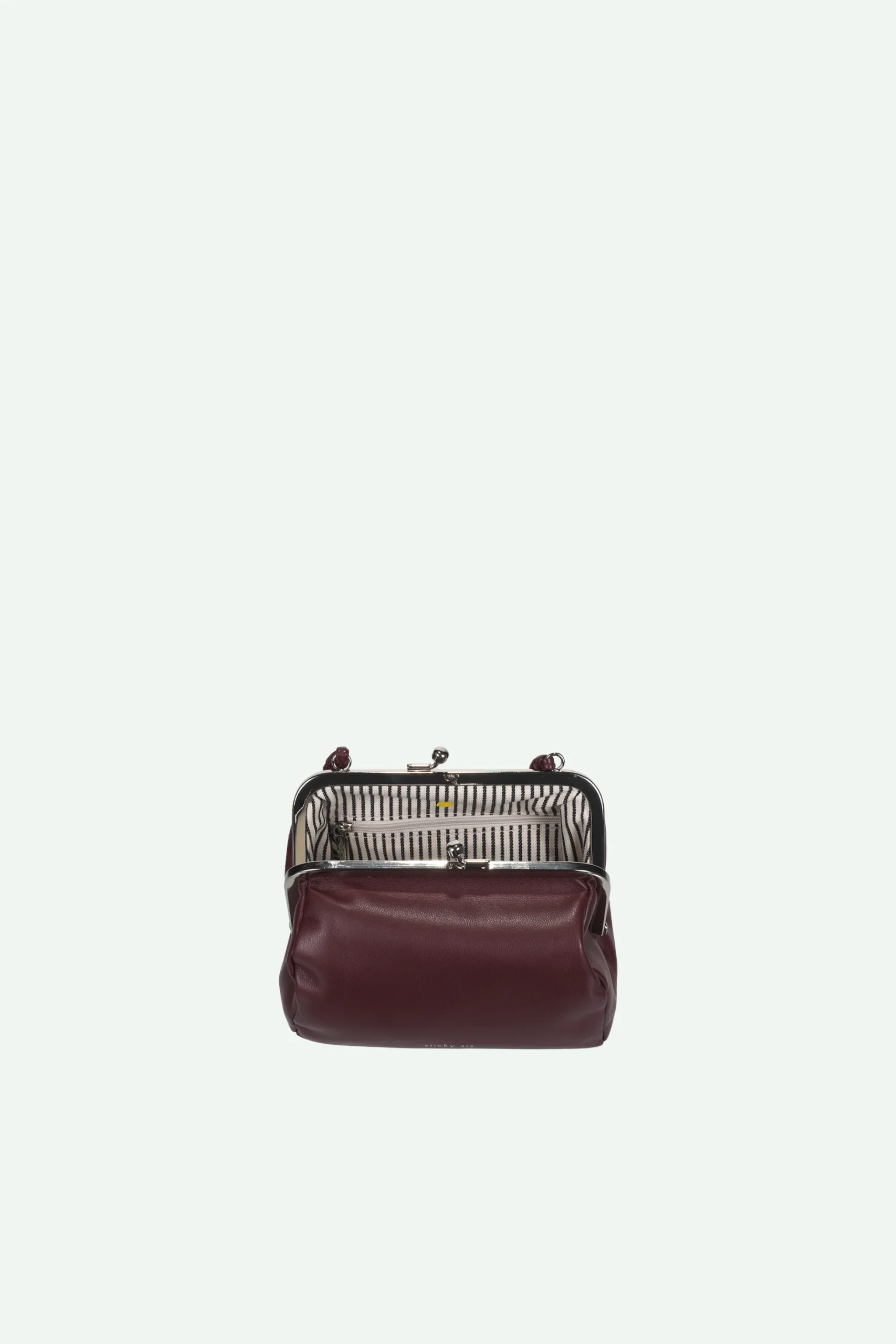1401265-StickySis-walletbag-fig-03